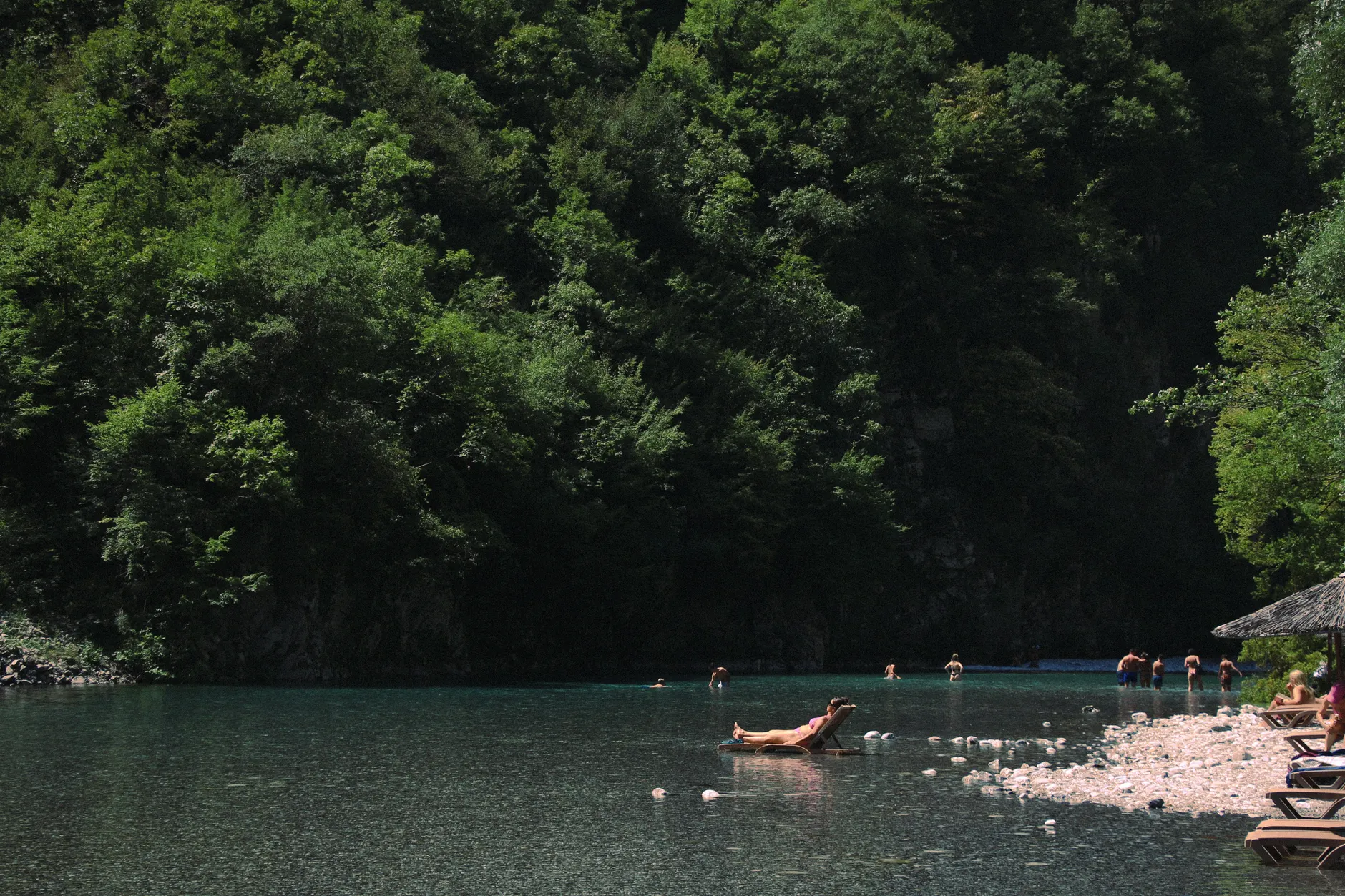 Albanie en famille : plages calmes, distances et bon rythme